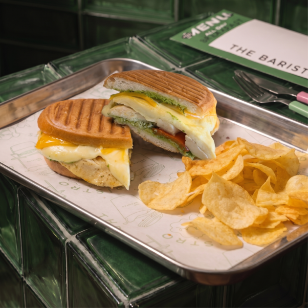 Mozzarella chicken sandwich - شطيرة دجاج بالموزاريلا